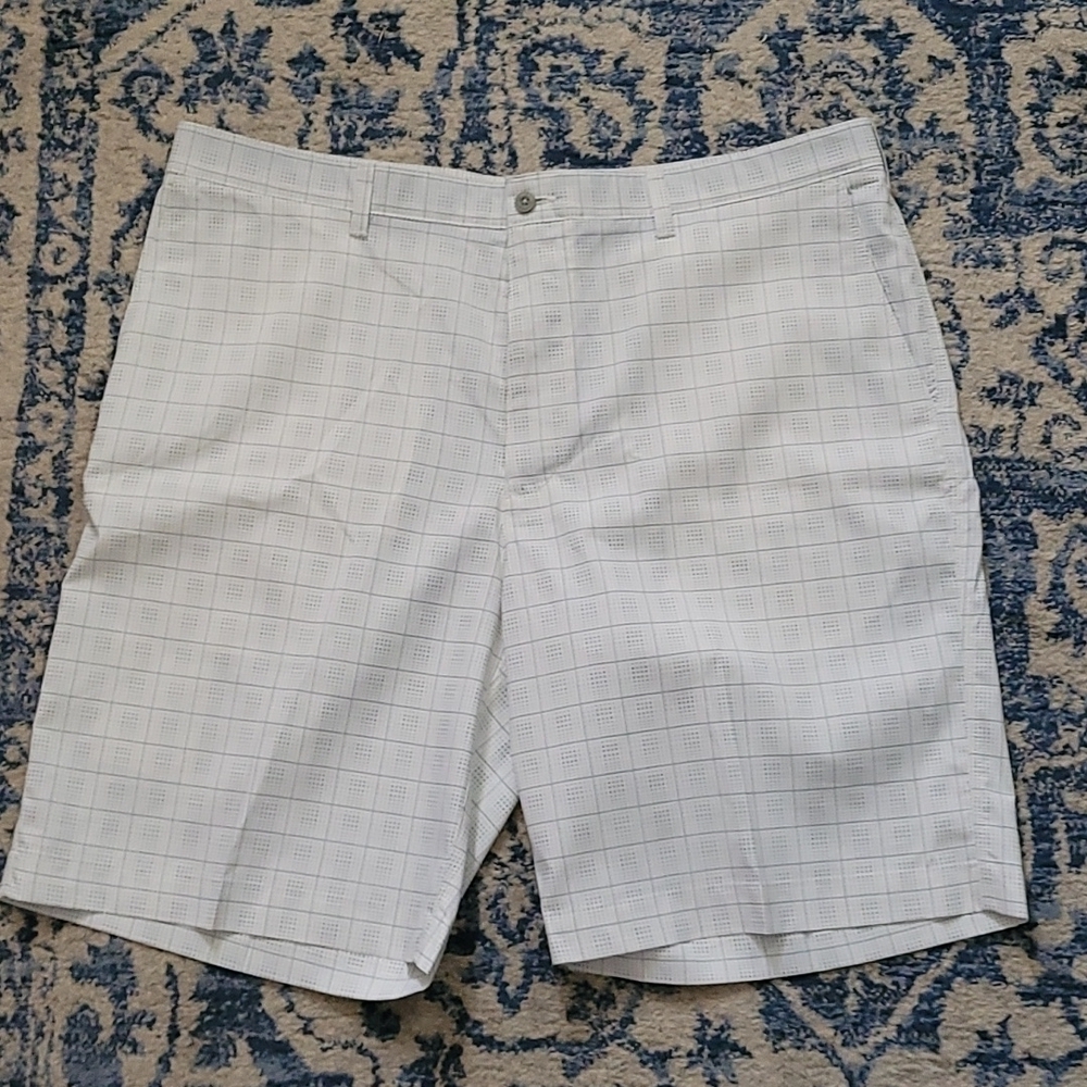 PGA Golf shorts sz 40 gray white MS20